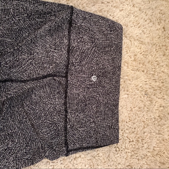 Wunder Under Crop 21” (High Rise) - Picture 3 of 5